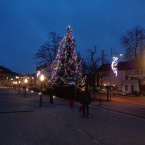 Náměstí v Čelákovicích s nejkrásnějším vánočním stromem ze středu Čech
