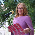 Bývalá první dáma Dagmar Havlová-Veškrnová se rozohnila nad skupinkami turistů u své vily