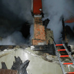 Při příjezdu hasičů byla chata celá v plamenech 