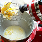 Máslo je opravdu mimořádně drahé, jak si ho vyrobit doma? Podívejte se do naší fotogalerie