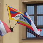 Tibetská vlajka bude vlát na mnoha místech ve Středočeském kraji. Víme, proč!
