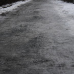 Led na chodníku či silnici je velký problém