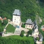 Hrad Karlštejn je nejnavštěvovanějším hradem, celkově 4 nejnavštěvovanější památkou NPÚ. Předběhly ho zámky
