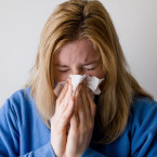 Ve Středočeském kraji evidují hygienici několik závažných případů chřipky. Jeden pacient onemocnění podlehl. Příbramská nemocnice omezila návštěvy