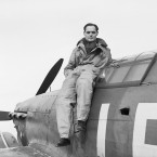 Pilot Douglas Bader přišel o nohy, ale odvahu neztratil.