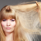 Příliš časté mytí může vlasy vysušit a zbavit lesku
