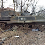 Zničené ruské vozidlo BMP-3. Ukrajina se brání Putinově invazi od 24. února minulého roku