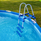 S bazénem na zahradě je hned léto veselejší!
