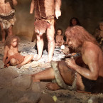 Předpokládá se, že moderní lidé se začali potkávat s neandertálci asi před 60–80 000 lety