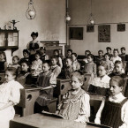 Vzdělávání dívek mělo v minulosti úplně jinou podobu, než tomu bylo u chlapců - ilustrační foto