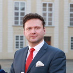 V letech 2014 až 2017 byl Radek Vondráček zastupitel a místostarosta města Kroměříž, od února 2017 členem předsednictva hnutí ANO 2011