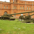 2B1 Oka ve vojenském muzeu v Petrohradě