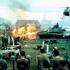 Ústředními postavami filmu jsou dva důstojníci speciálních služeb americké armády ve Vietnamu