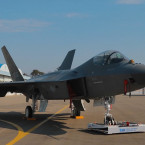 Jihokorejská stíhačka KF-21 chce být levnější alternativou k americké F-35