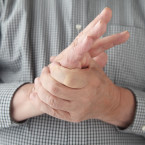 Ateroskleróza se může projevit mimo jiné i sníženou citlivostí v rukou