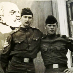 Sovětští vojáci se rádi nechávali na památku vyfotografovat