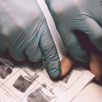 Daktyloskopie je nauka o kožních papilárních liniích na prstech, dlaních a ploskách nohou. Průběh těchto linií je pro jedince charakteristický a do jisté míry dědičný