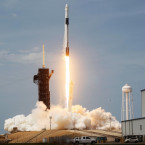 Raketa SpaceX Falcon 9 odstartovala s nejnovější verzí nákladní lodi z Kennedyho vesmírného střediska