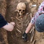 Na místě vykopávek už byly objeveny stovky hrobů z desátého století