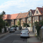 Jedna z nejdůležitějších ulic, které charakterizují projekt čtvrti Ořechovka, je ulice Lomená