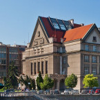 Právnická fakulta Univerzity Karlovy v posledních dnech vstřebává obrovskou tragédii