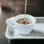 Lidé, kteří pijí kávu pravidelně, si mohou vytvořit toleranci na kofein
