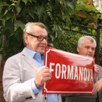 V režisérově rodné Čáslavi je Formanova ulice na počest jeho otce, vlastence, který zahynul za druhé světové války