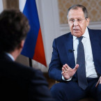 Sergej Lavrov v rozhovoru s Tuckerem Carlsonem opět papouškoval Putinovy lži o Ukrajině