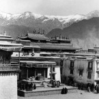 Jeden z tibetských klášterů, na jehož střeše rebelové umístili kulomety, které měly odrazit Číňany