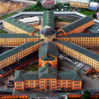 Autorem základní koncepce vězeňského areálu byl architekt a c. k. stavební rada Emanuel Trojan a projekt vypracoval c. k. inženýr pro vnitřní záležitosti Franz Maurus