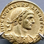 Starořímské mince ležely pod zemí 17 staletí a měly hodnotu dvouletého platu tehdejšího dělníka. Ukrýt je mohl spořivý člověk nebo také zloděj (ilustrační foto mince z doby císaře Aureliána) 