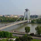 Bratislava, most SNP, po kterém uháněl Roháč s uneseným náměstkem