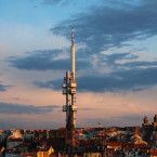 Žižkovský vysílač je nepřehlédnutelnou dominantou Prahy