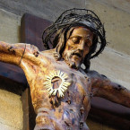 Trnovou korunu nasadili Římané na hlavu Ježíši Kristu při jeho ukřižování. Je symbolem utrpení a zavržení