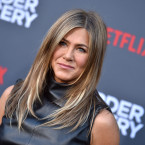 Jennifer Aniston se dokonce i po padesátce pyšní dokonalou postavou, přesto se ale nijak zásadně neomezuje