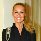 Jejím prvním manželem byl moderátor Bořek Slezáček, 5. září 2010 se provdala za podnikatele Karla Vágnera ml.