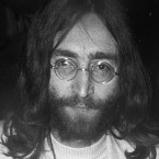 Když se John Lennon rozkmotřil s ostatními členy Beatles, začal dělat hudbu na vlastní pěst. Vytvořil řadu pacifistických protestsongů, které inspirovaly generaci květinových dětí