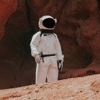 Půda na Marsu je suchá a silně ozářená. Pravděpodobnost toho, že na planetě budou jakékoliv známky života, je tedy velmi malá