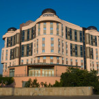Hotel Dorint patří k tomu nejhoršímu, co pražská architektura nabízí