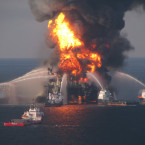 Havárie ropné plošiny v Mexickém zálivu je zatím tou největší ropnou katastrofou v historii