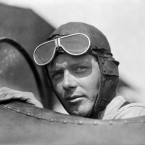 Americký letec Charles Augustus Lindbergh byl známý především prvním sólovým přeletem Atlantského oceánu v roce 1927