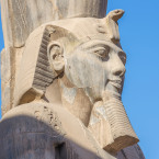 Uvádí se, že Ramesse II. měl asi 200 žen a konkubín, se kterými zplodil více než 100 dětí