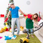 Nesnažte se vánoční úklid zvládnout sama, požádejte o pomoc i ostatní členy rodiny
