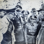 Adolf Hitler před sebevraždou sepsal politickou závěť, kde svým nástupcem určil velkoadmirála Karla Dönitze