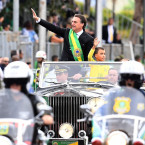 Jair Bolsonaro při inauguraci zdraví svoje voliče