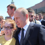 Putin se snaží držet pózu dobrotivého vládce