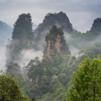Létající Hallelujah hory byly vytvořeny na základě sloupovitých hor v čínském národním parku Zhangjiajie