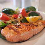 Již jedna porce masa (třeba právě lososa) denně může zajistit dostatečný přísun vitamínu B12