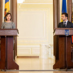 Moldavská prezidentka Maia Sandu se svým ukrajinským protějškem Volodymyrem Zelenským