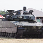 Bojové vozidlo pěchoty CV90 MkIV. Stroje kupuje do své výzbroje i Česká republika 